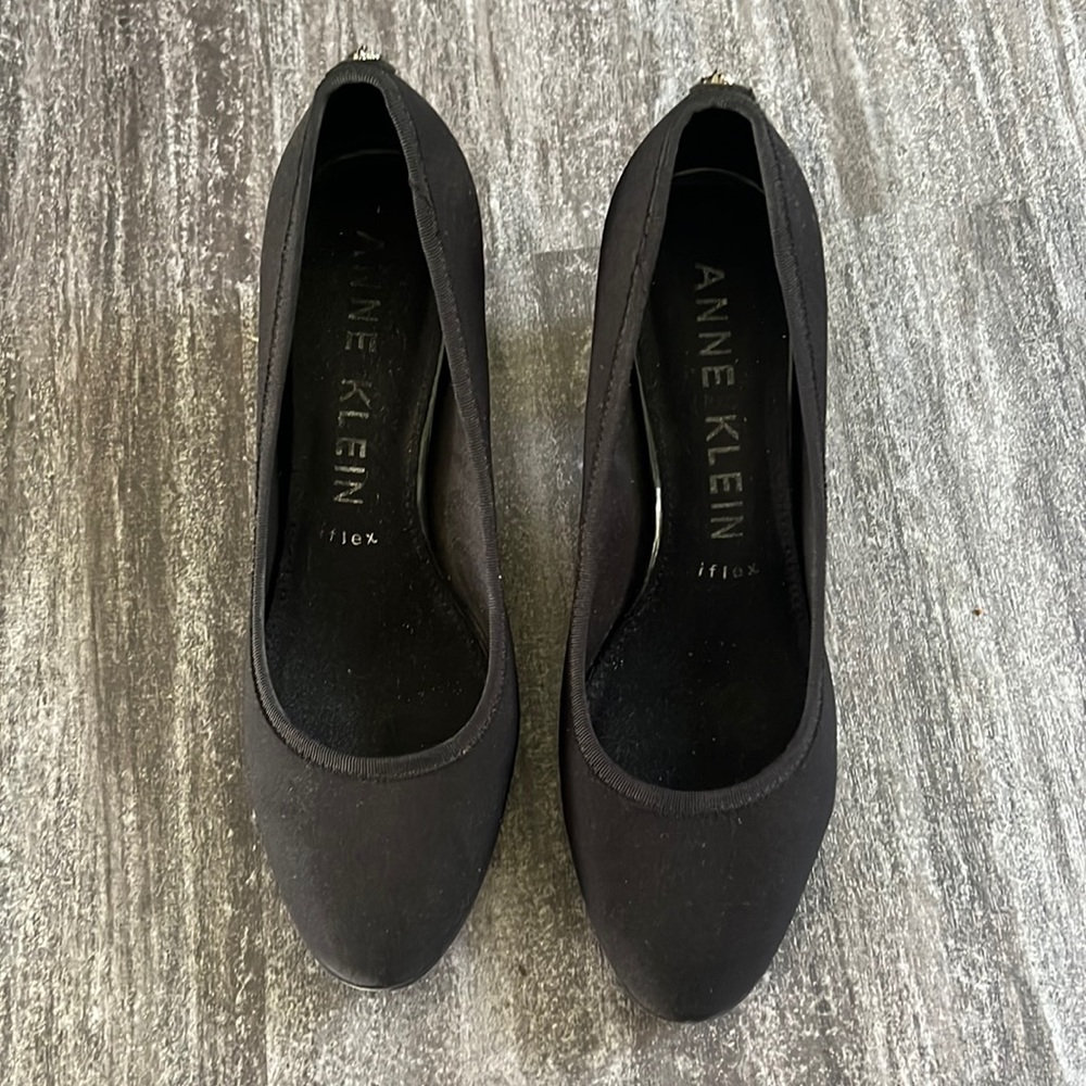 Anne Klein pump